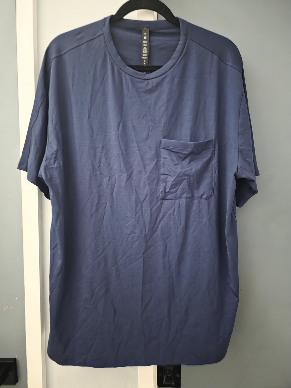 Men's Classic Pocket Crew Tee in Navy